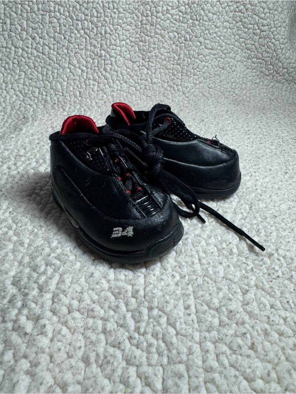 #34 Baby Shaq Basketball Toddler Black and Red Lace-Up Sneakers size 3